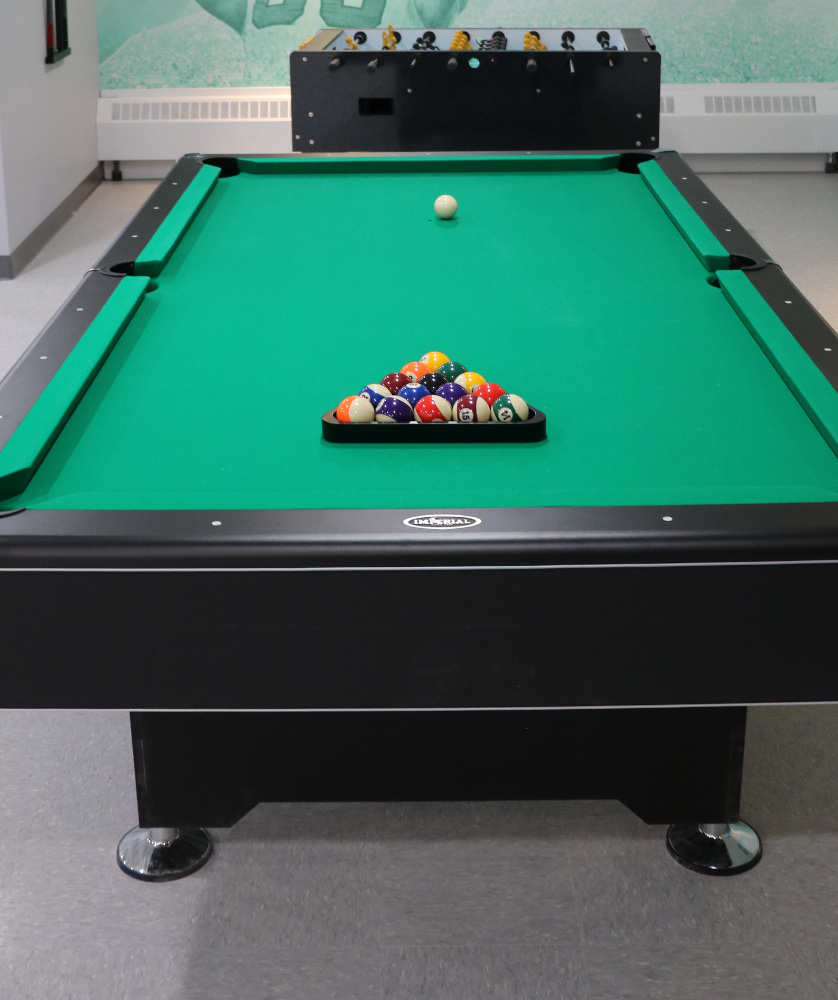 https://metro1827.ca/wp-content/uploads/2018/05/Pool-Table-3.jpg